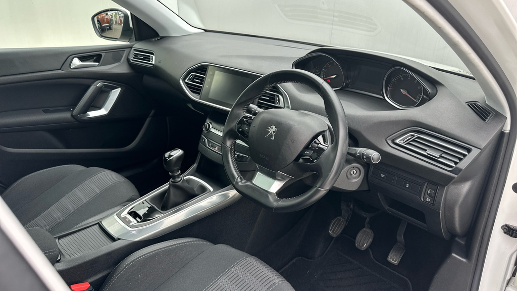 Peugeot 308 1.2 Puretech Gpf Allure Hatchback Manua White #2