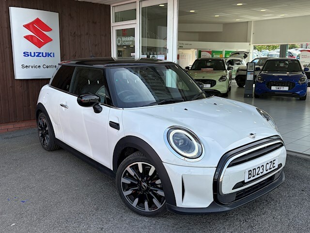 Mini Hatch 1.5 Cooper Exclusive Hatchback Steptron White
