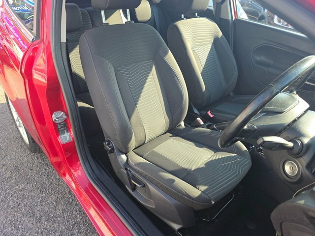 Ford Fiesta Zetec Hatchback AJ65NEY Red #5