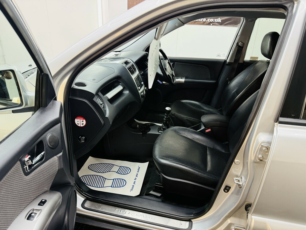Kia Sportage Xe Black #18