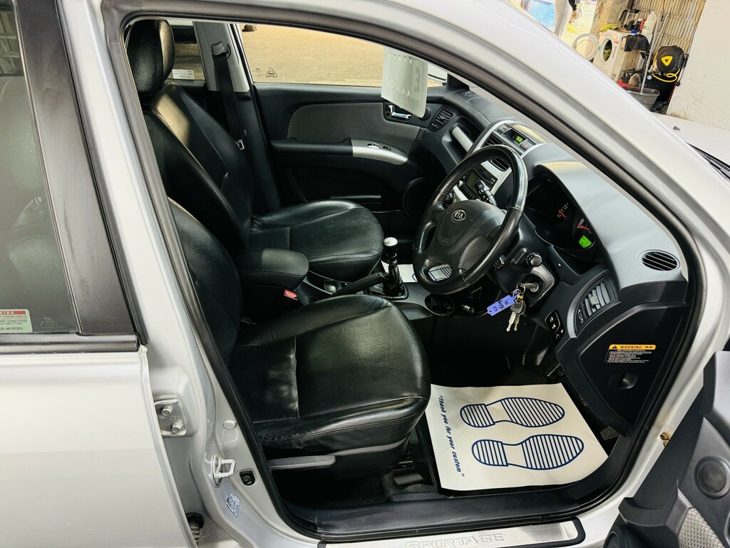 Kia Sportage Xe Black #14