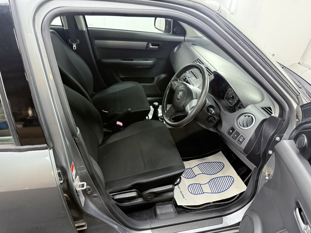 Suzuki Swift 1.3 Attitude Hatchback Blue #16