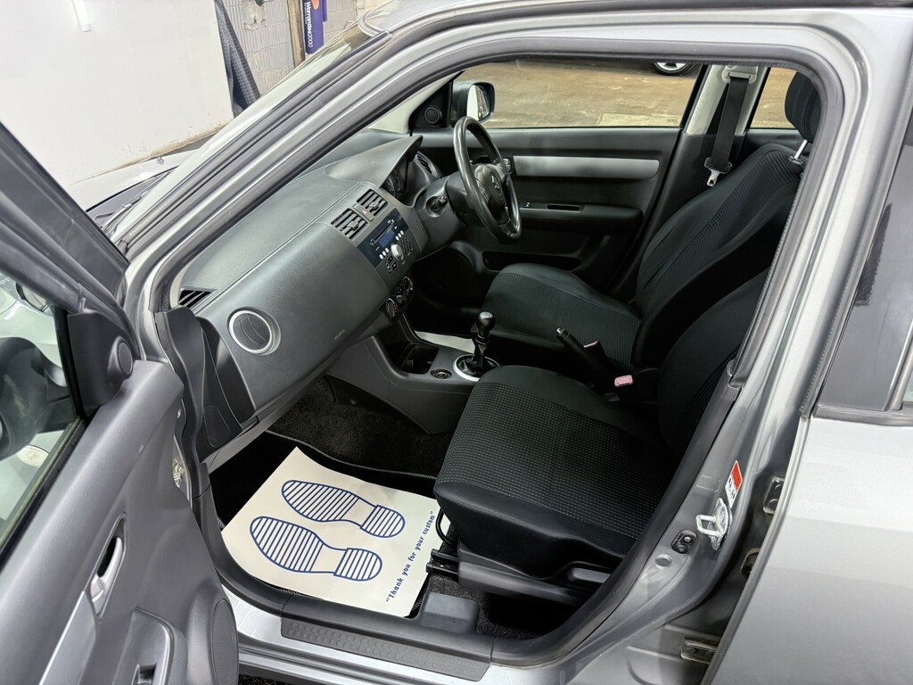 Suzuki Swift 1.3 Attitude Hatchback Blue #19