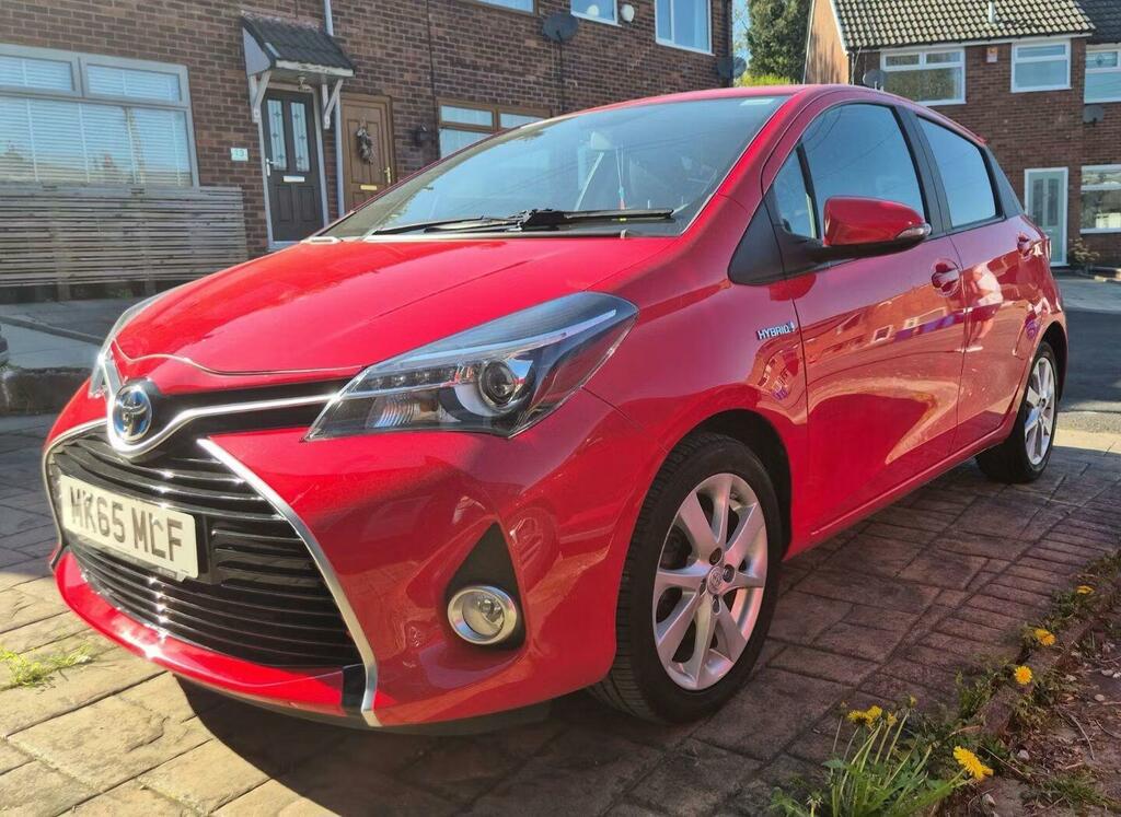Toyota Yaris 1.5 Vvt-h Sport E-cvt Euro 6 Red