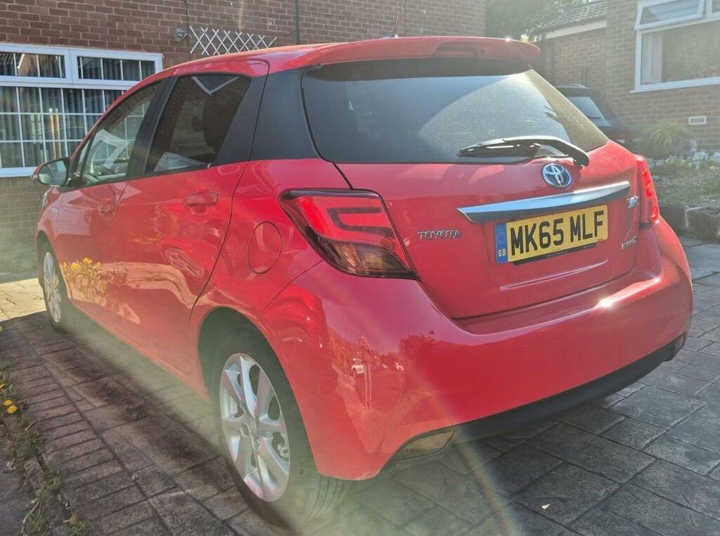 Toyota Yaris 1.5 Vvt-h Sport E-cvt Euro 6 MK65MLF Red #2