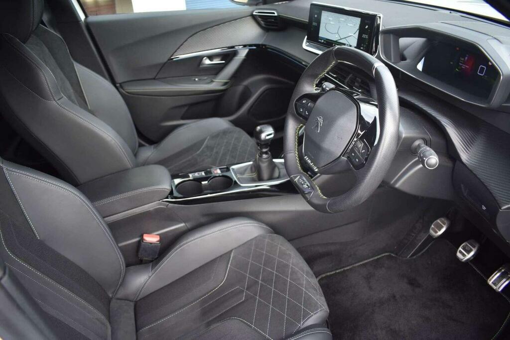 Peugeot 2008 1.2 Puretech Gt Premium Euro 6 Ss HG21ELO White #3
