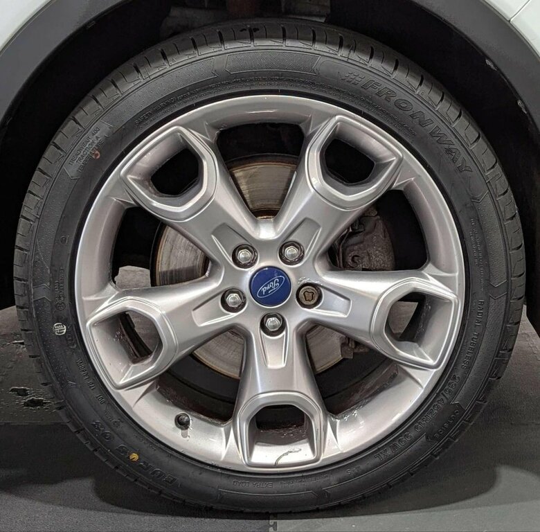 Ford Kuga White #39