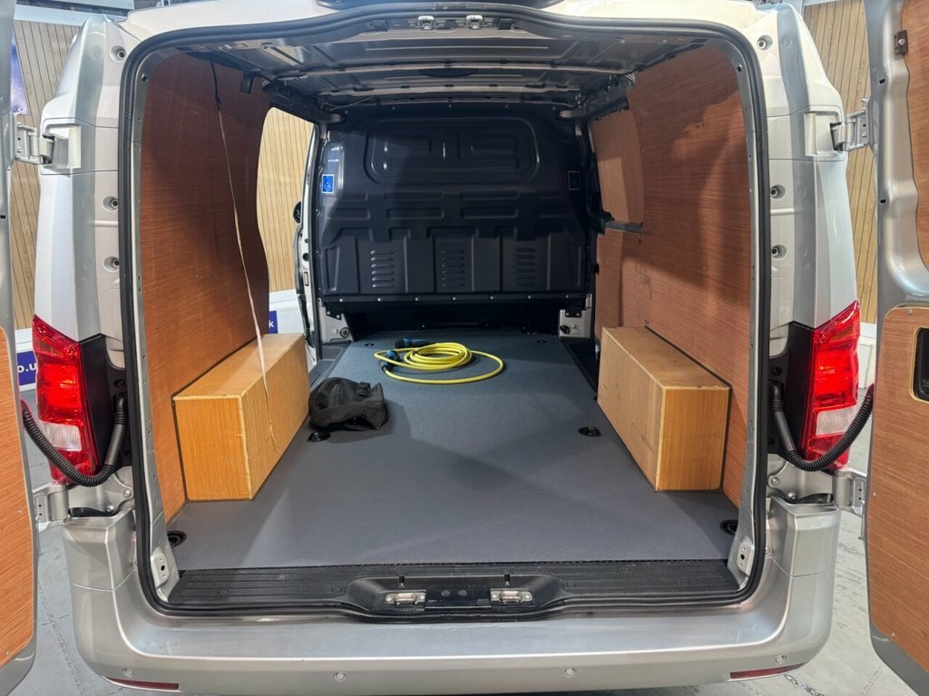 Mercedes-Benz eVito Mpv Silver #3