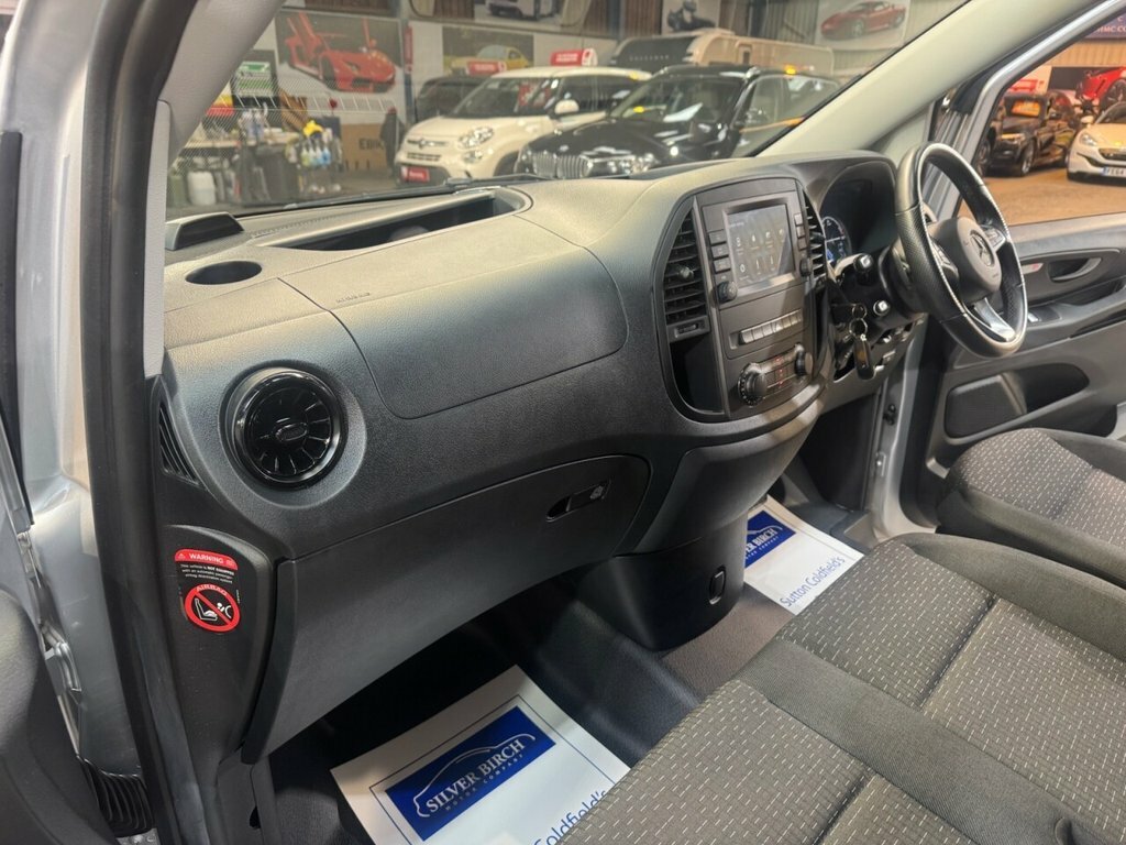 Mercedes-Benz eVito 100Kwh Premium Tourer Double Cab Silver #41