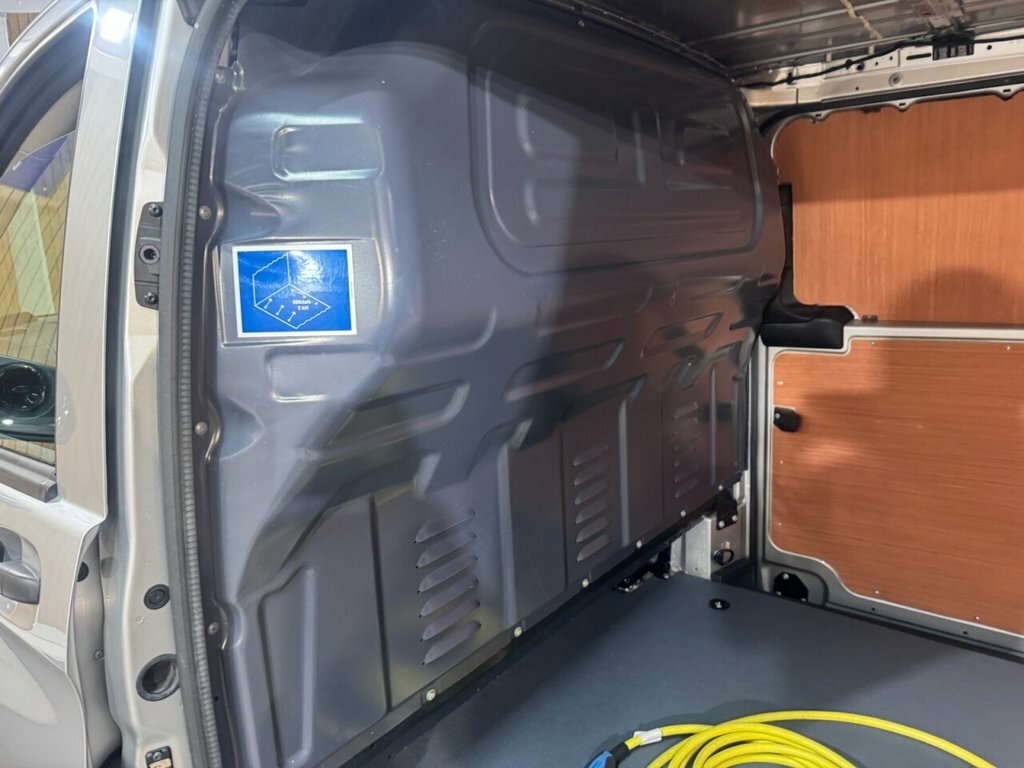 Mercedes-Benz eVito 100Kwh Premium Tourer Double Cab Silver #15