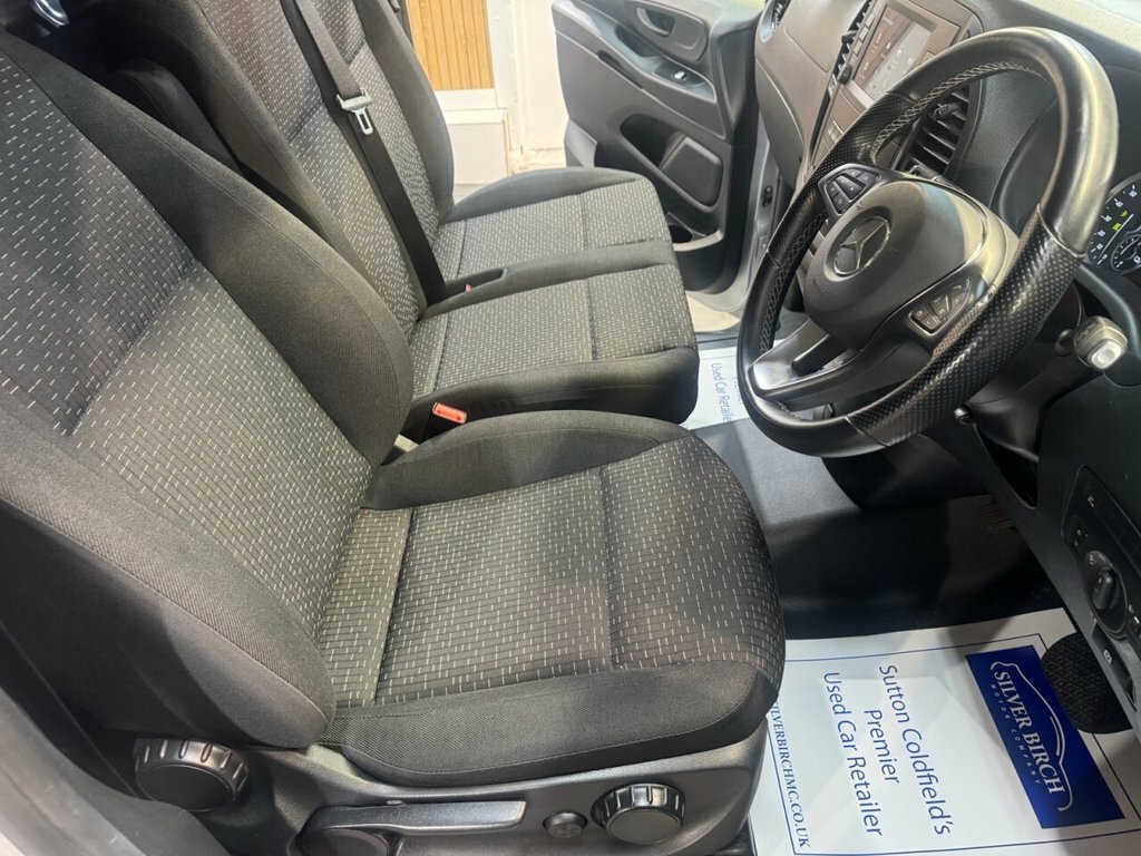 Mercedes-Benz eVito 100Kwh Premium Tourer Double Cab Silver #36