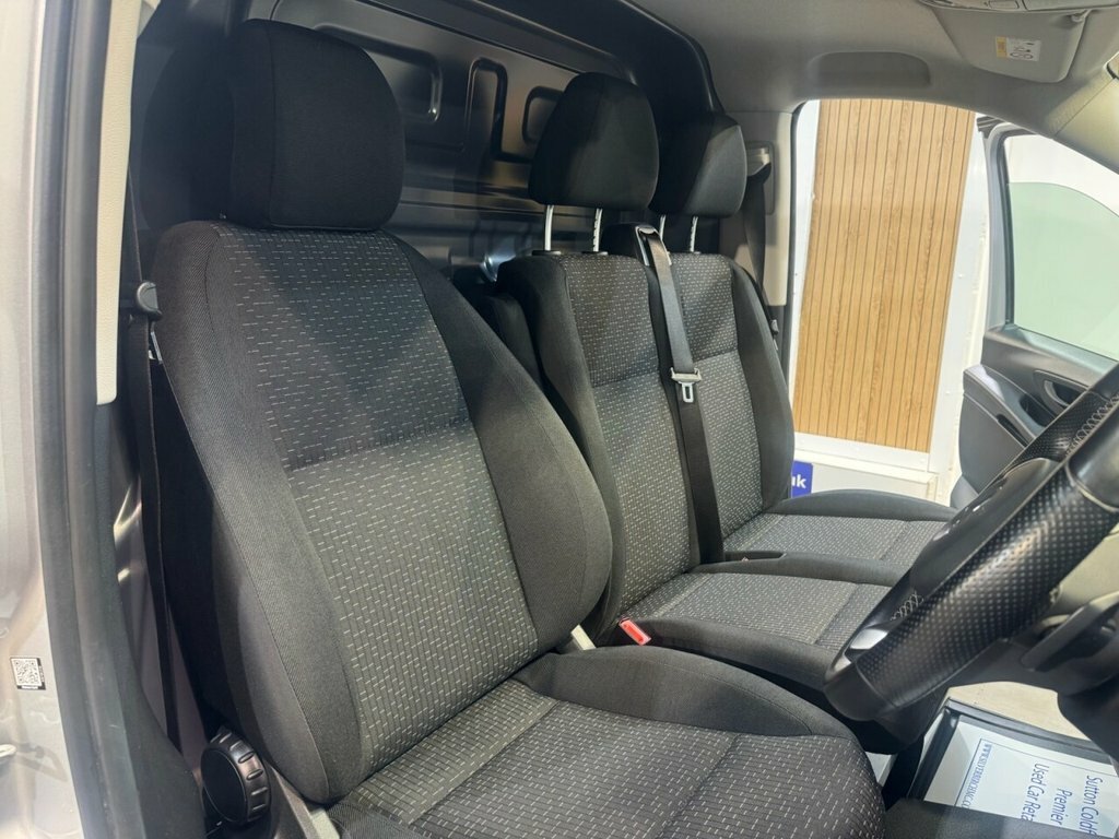 Mercedes-Benz eVito Mpv Silver #2
