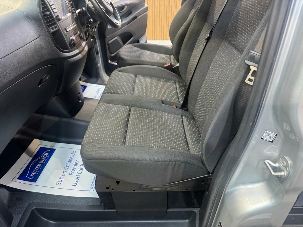 Mercedes-Benz eVito 100Kwh Premium Tourer Double Cab Silver #39