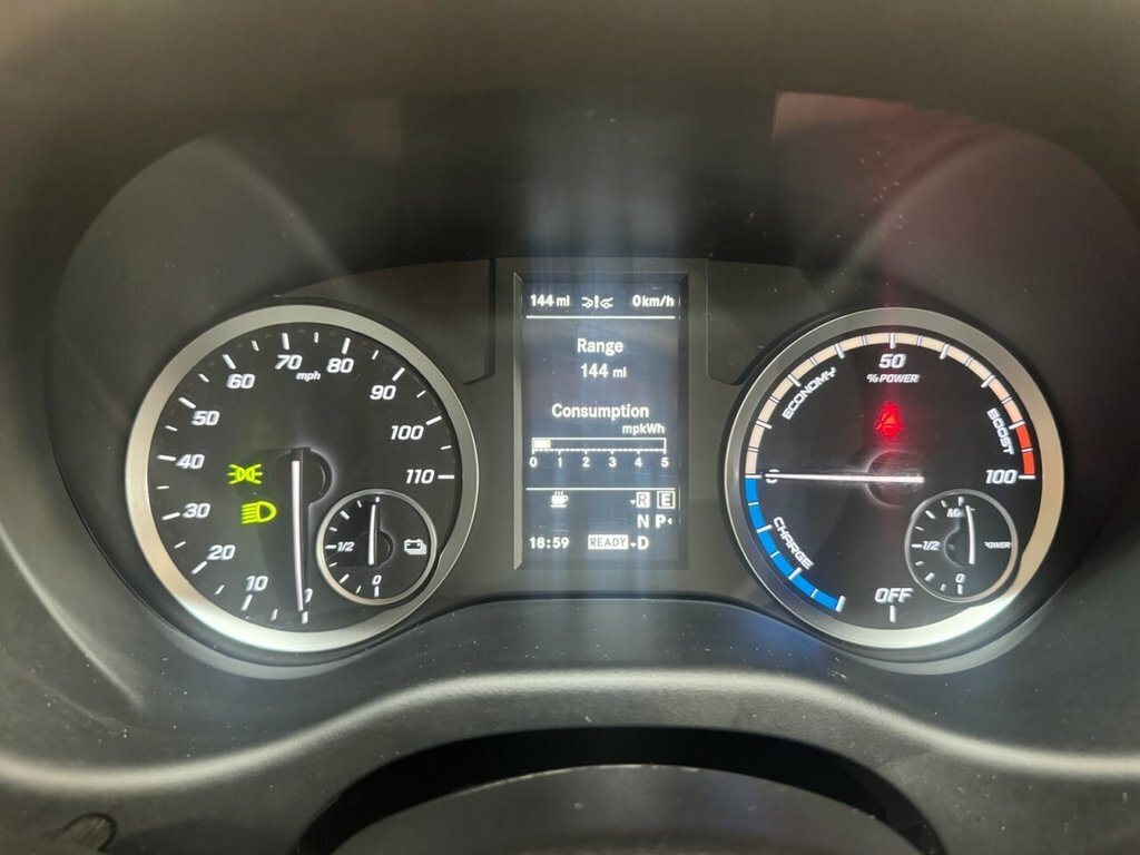 Mercedes-Benz eVito 100Kwh Premium Tourer Double Cab Silver #32