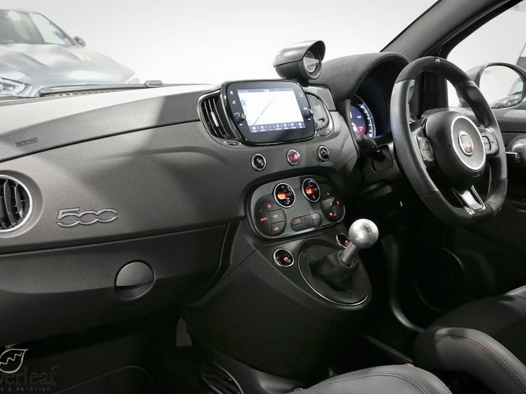 Abarth 695 2024 24 Abarth 695 1.4 T-jet 180 Competizione Black #6