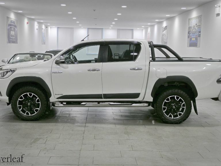 Toyota HILUX 2017 17 Toyota Hilux Invincible X Dcab Pick Up 2. #4