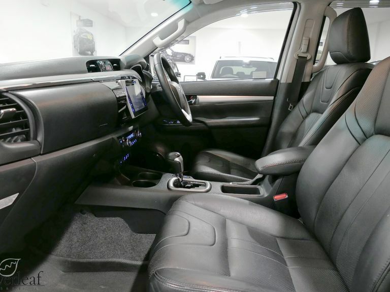 Toyota HILUX 2017 17 Toyota Hilux Invincible X Dcab Pick Up 2. #6