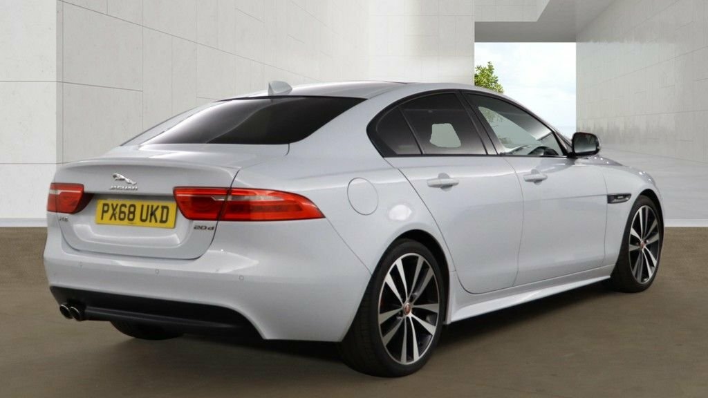 Jaguar XE 2L R-sport PX68UKD White #2