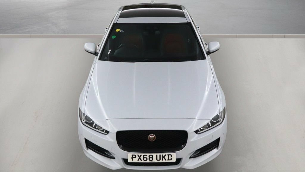 Jaguar XE 2L R-sport PX68UKD White #3
