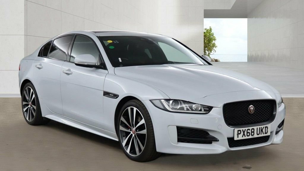 Jaguar XE 2L R-sport White