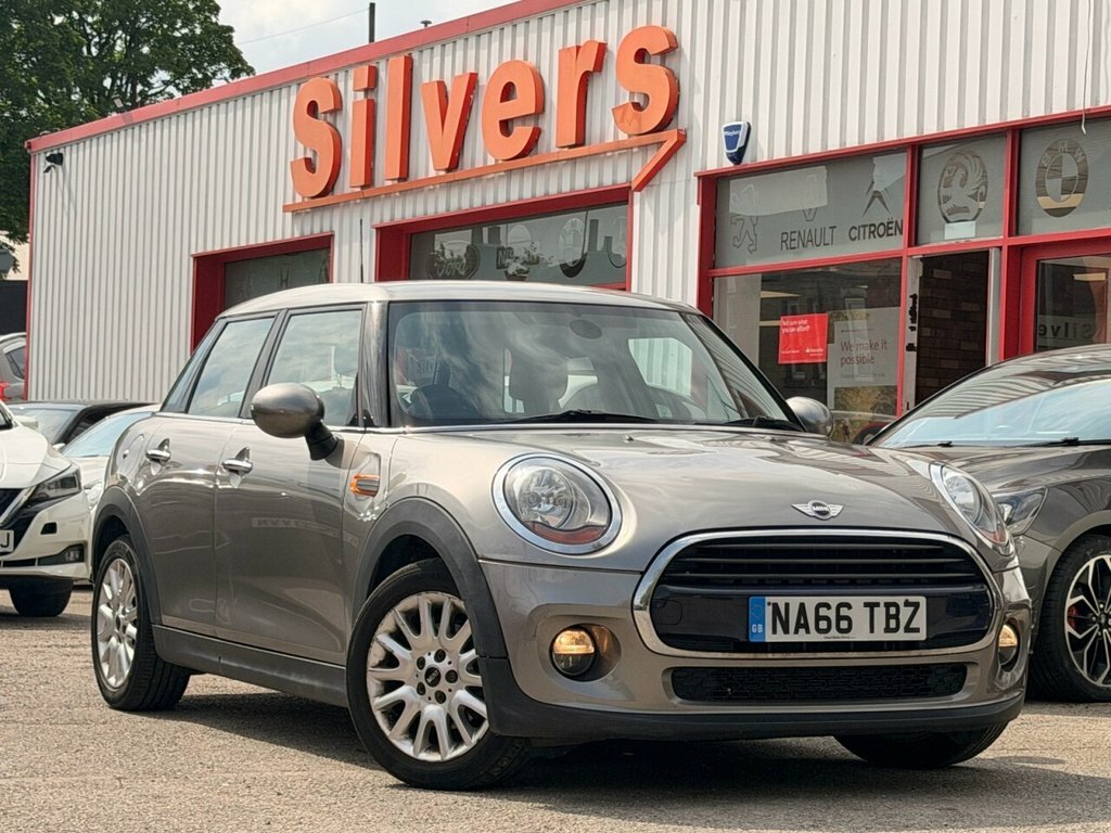 Mini Hatch 1.5L Cooper Silver