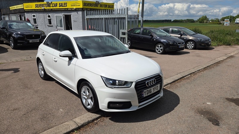 Audi A1 Sportback Tfsi Se YD16YFO White #4