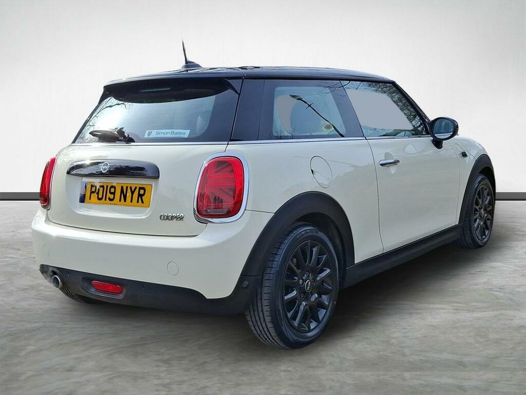 Mini Hatch 1.5 Cooper Classic Euro 6 S S PO19NYR White #3