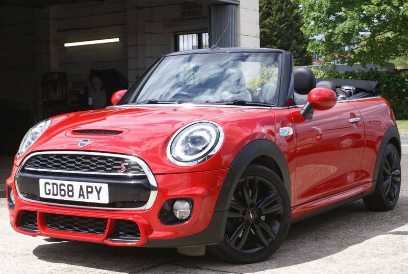 Mini Convertible 2.0 Cooper S Sport II - 2018 68 GD68APY Red #2