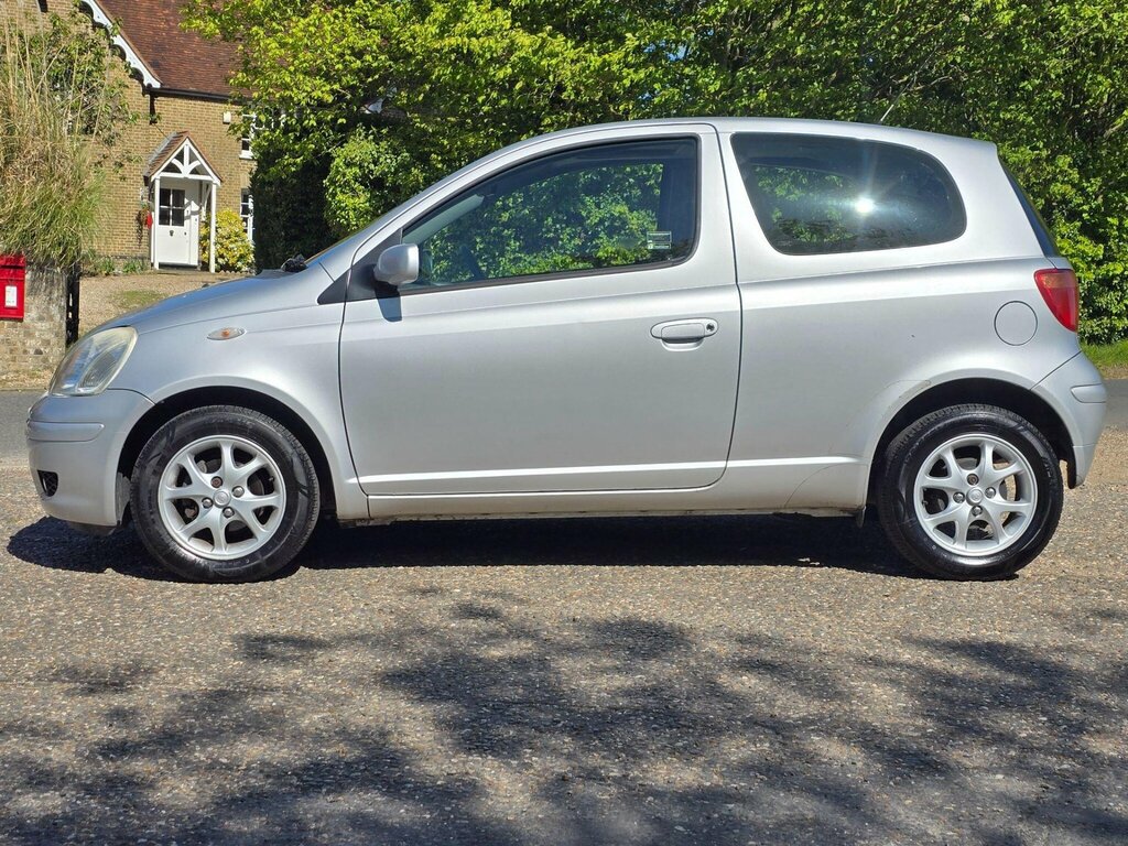 Toyota Yaris 1.3 Vvt-i T Spirit Silver #5