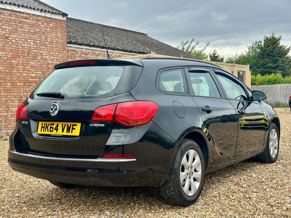 Vauxhall Astra 1.6 16V Design Sports Tourer Euro 5 Black #4