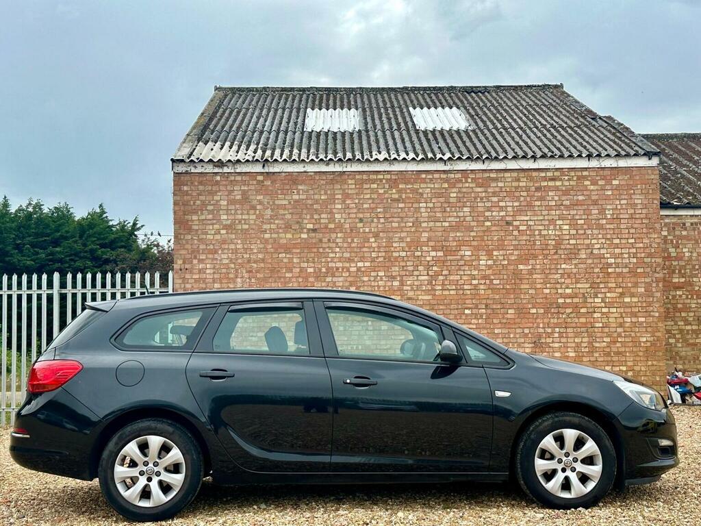 Vauxhall Astra 1.6 16V Design Sports Tourer Euro 5 Black #3