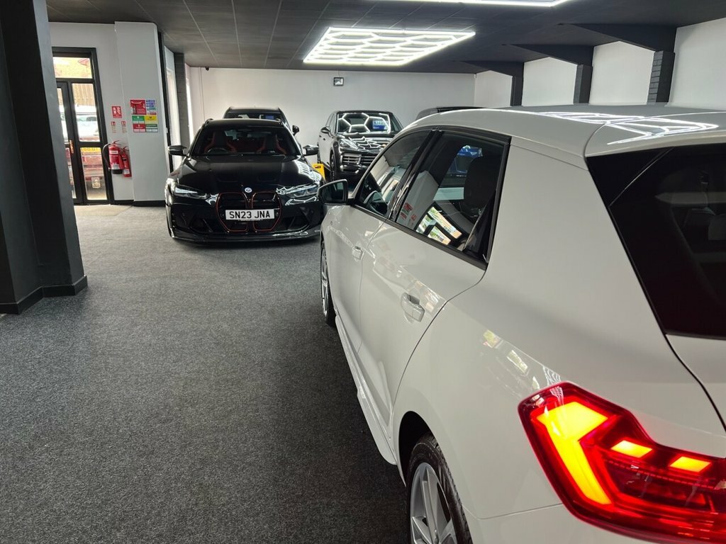 Audi A1 1L S Line SW22AHN White #5