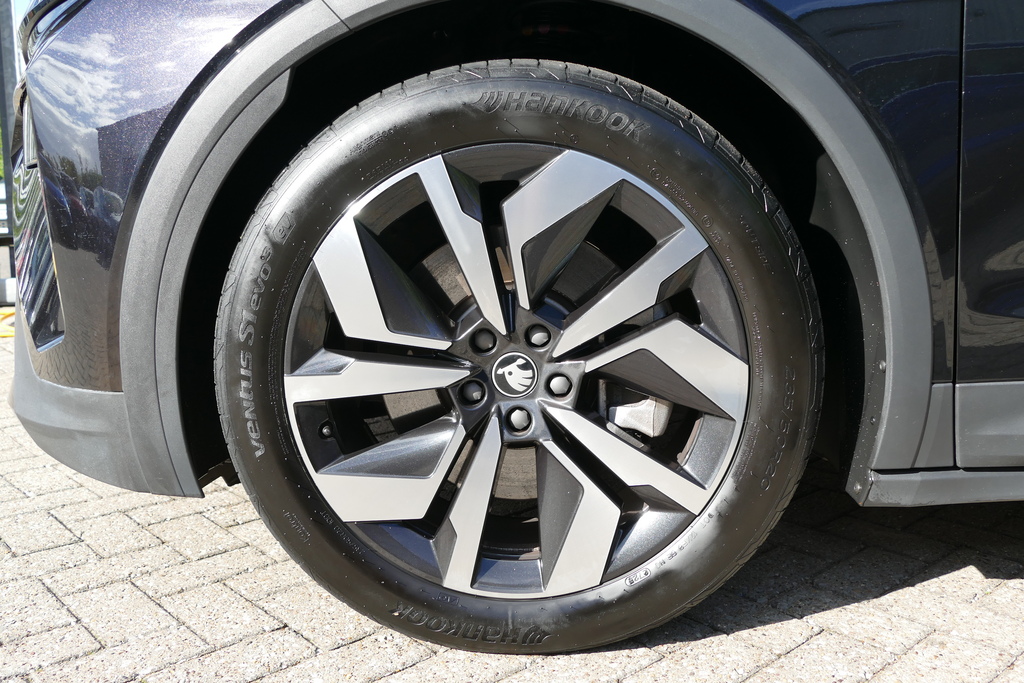 Skoda Elroq 210Kw 85 Sportline 82Kwh 286 Ps PN75NYV Black #5