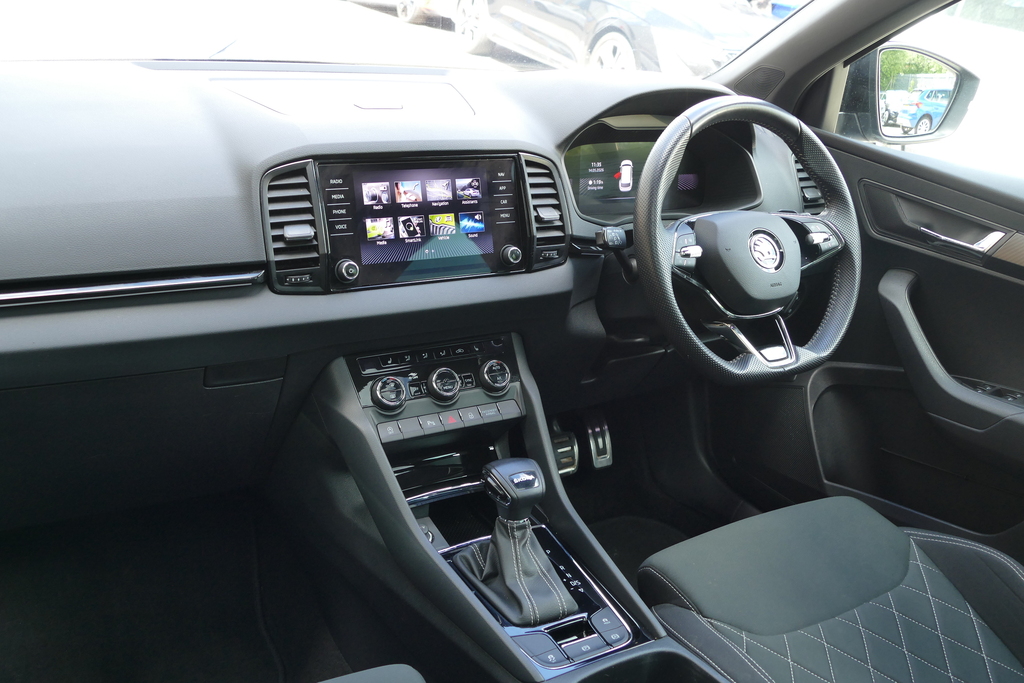 Skoda Karoq 1.5 Tsi Sportline Dsg 150 Ps PK23LWC Black #2