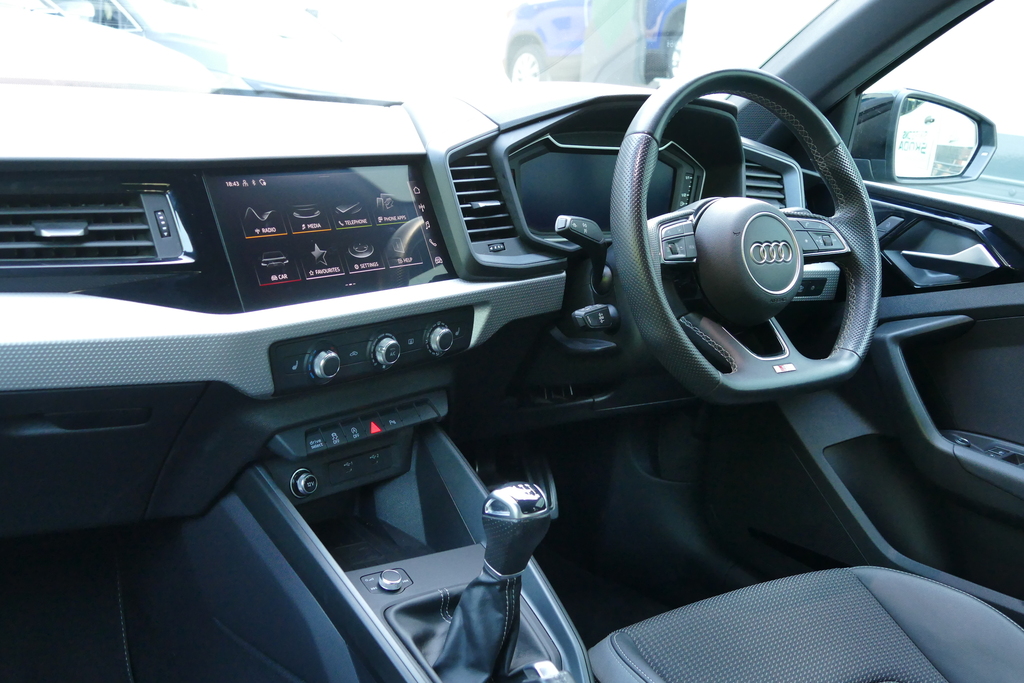 Audi A1 30 Tfsi 110 Black Edition 110 Ps KD23GXX Grey #2