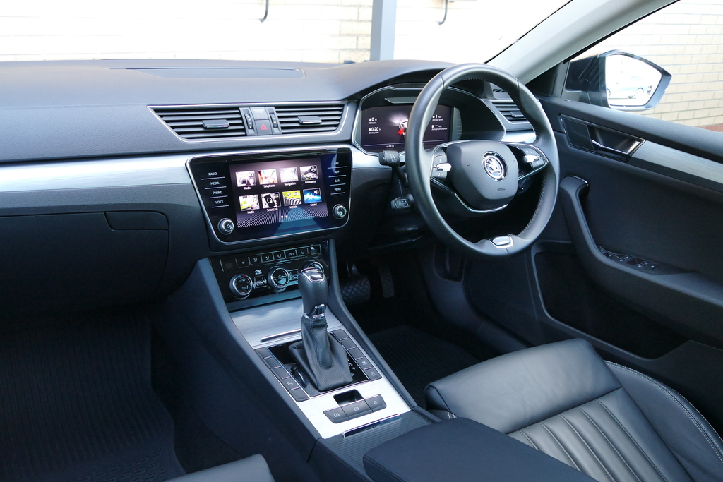 Skoda Superb 1.5 Tsi Se Technology Dsg 150 Ps Black #2