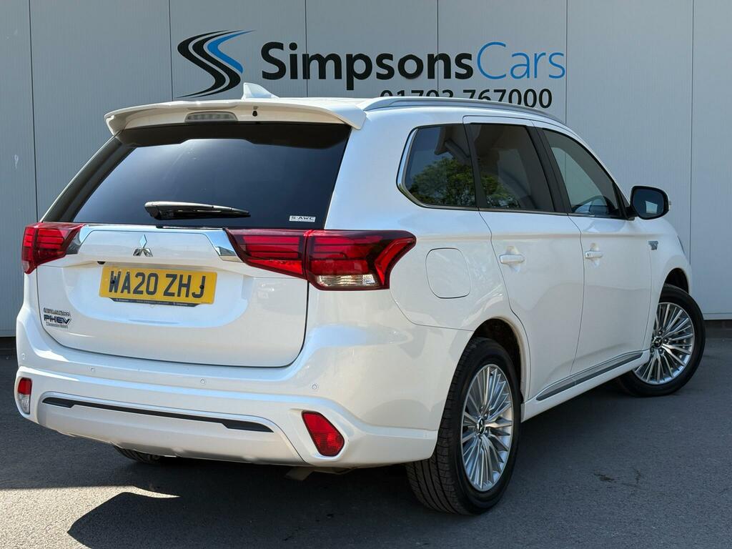Mitsubishi Outlander 2.4H Twinmotor 13.8Kwh Dynamic Suv Plug White #4