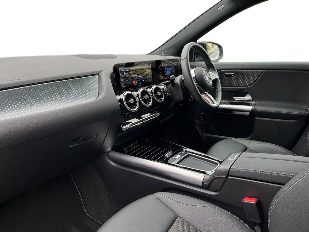 Mercedes-Benz GLA Class 1.3 Gla200h Mhev Sport Executive 7G-dct Euro 6 CN25RSV Black #3
