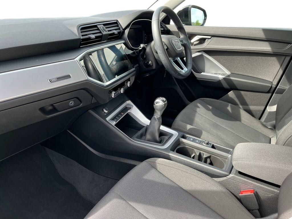 Audi Q3 1.5 Tfsi Cod 35 Technik Euro 6 Ss CP22BCY Black #3