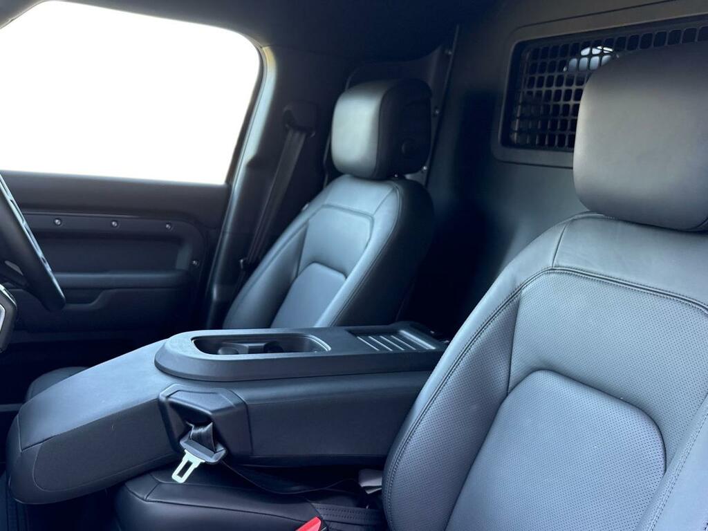 Land Rover Defender 3.0 D250 Hard Top X-dynamic Se  #4