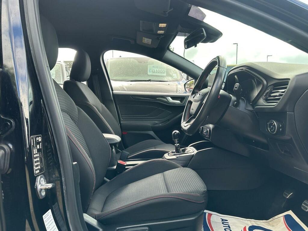 Ford Focus Estate 1.0T Ecoboost St-line Euro 6 Ss 201 WR19YHZ Black #2