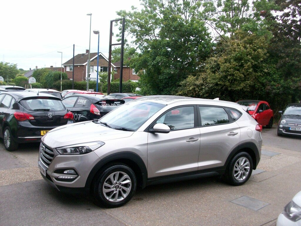 Hyundai Tucson 1.7 Crdi Blue Drive Se Nav Euro 6 Ss WK16PHN Beige #2