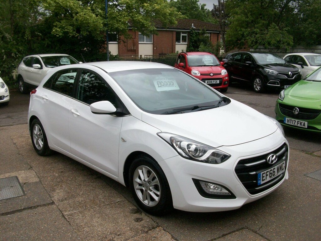 Hyundai I30 1.6 Crdi Blue Drive Se Euro 6 Ss White