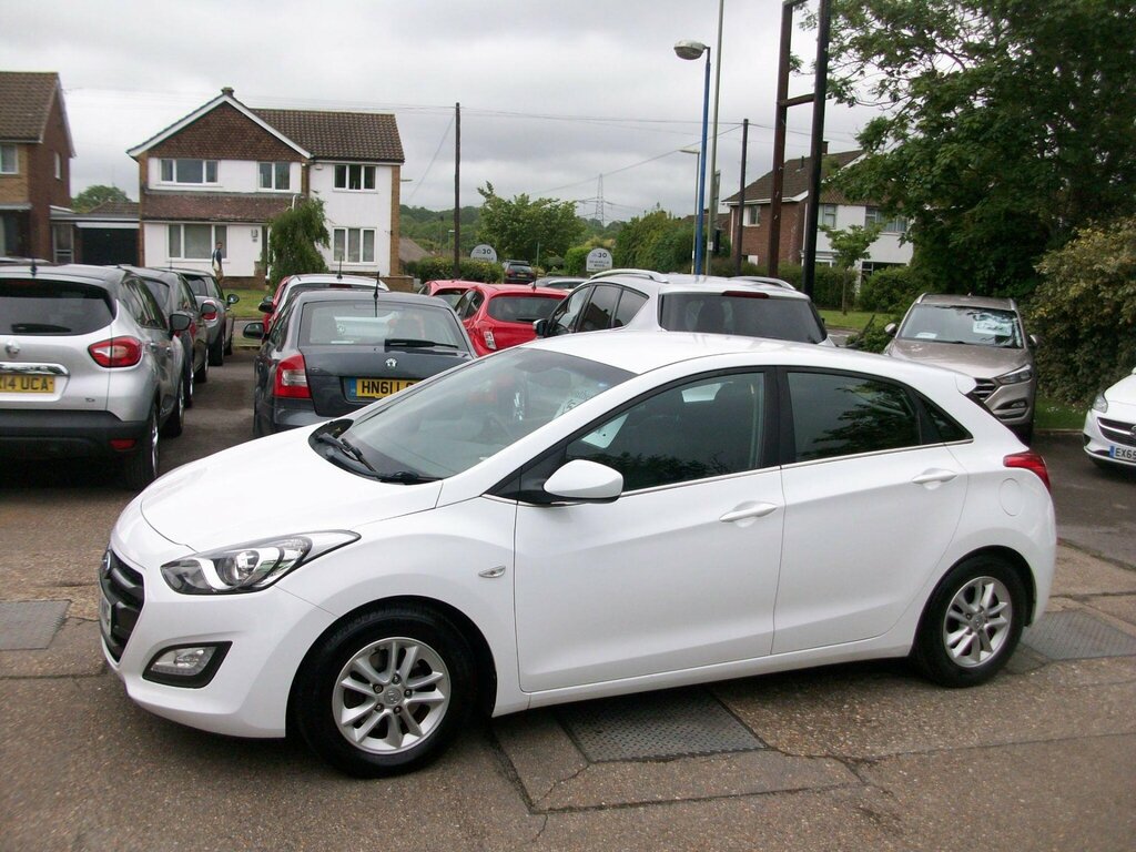 Hyundai I30 1.6 Crdi Blue Drive Se Euro 6 Ss EF66WMC White #4