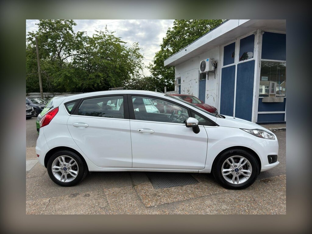 Ford Fiesta 1.25 Zetec Euro 5 GJ14BWV White #4