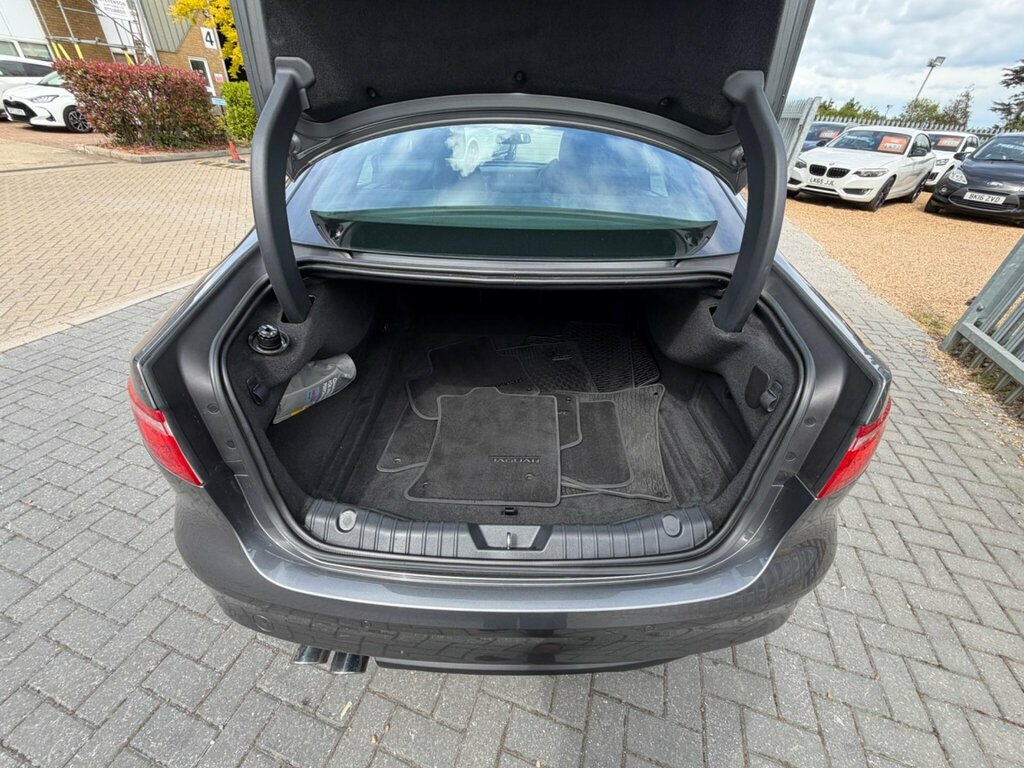 Jaguar XF 2.0D R-sport Awd Euro 6 Ss OY67VRL Grey #5