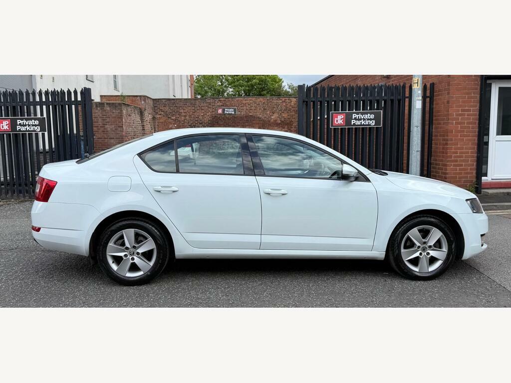 Skoda Octavia 1.2 Tsi Se Euro 5 S S White #6