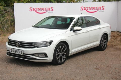 Volkswagen Passat 2.0 Tdi Se-l GJ70RCF White #3