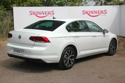 Volkswagen Passat 2.0 Tdi Se-l GJ70RCF White #6
