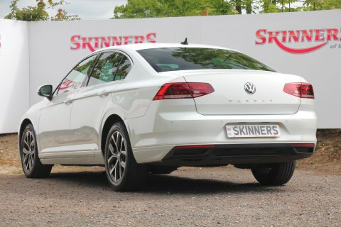 Volkswagen Passat 2.0 Tdi Se-l GJ70RCF White #4